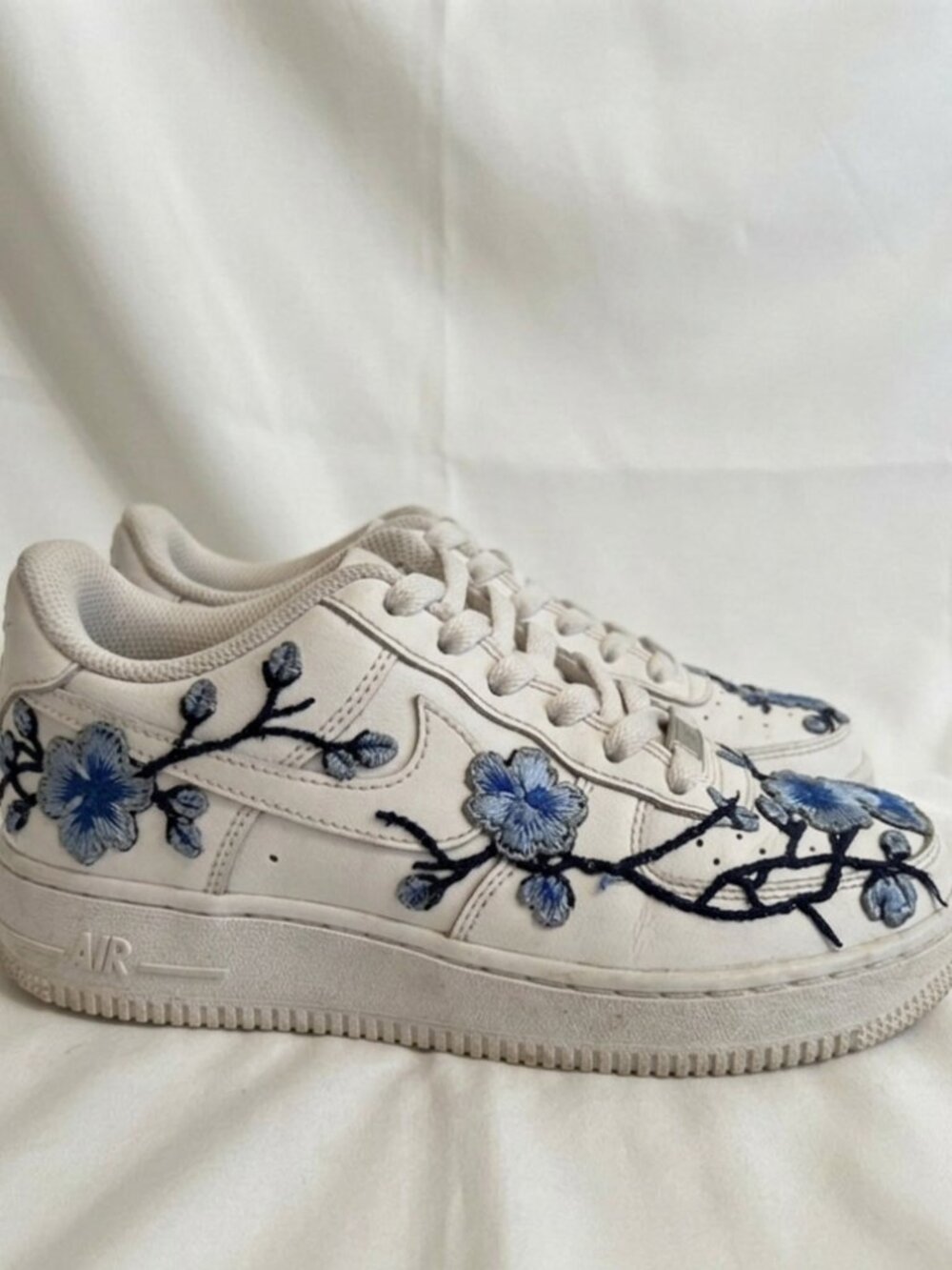 Nike Air Force 1 Custom Embroidered Blue Floral Sneakers Kids 4.5Y EUC - Picture 2 of 14